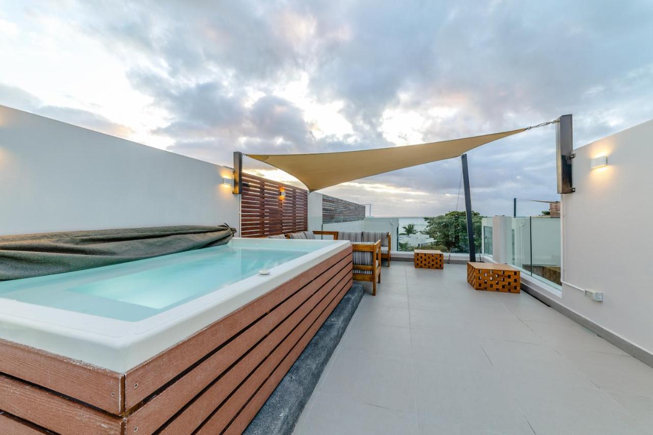 One Bay Residence Unit 15 - Penthouse With Private Roof Top, Jacuzzi And Sea View 格兰贝伊 外观 照片