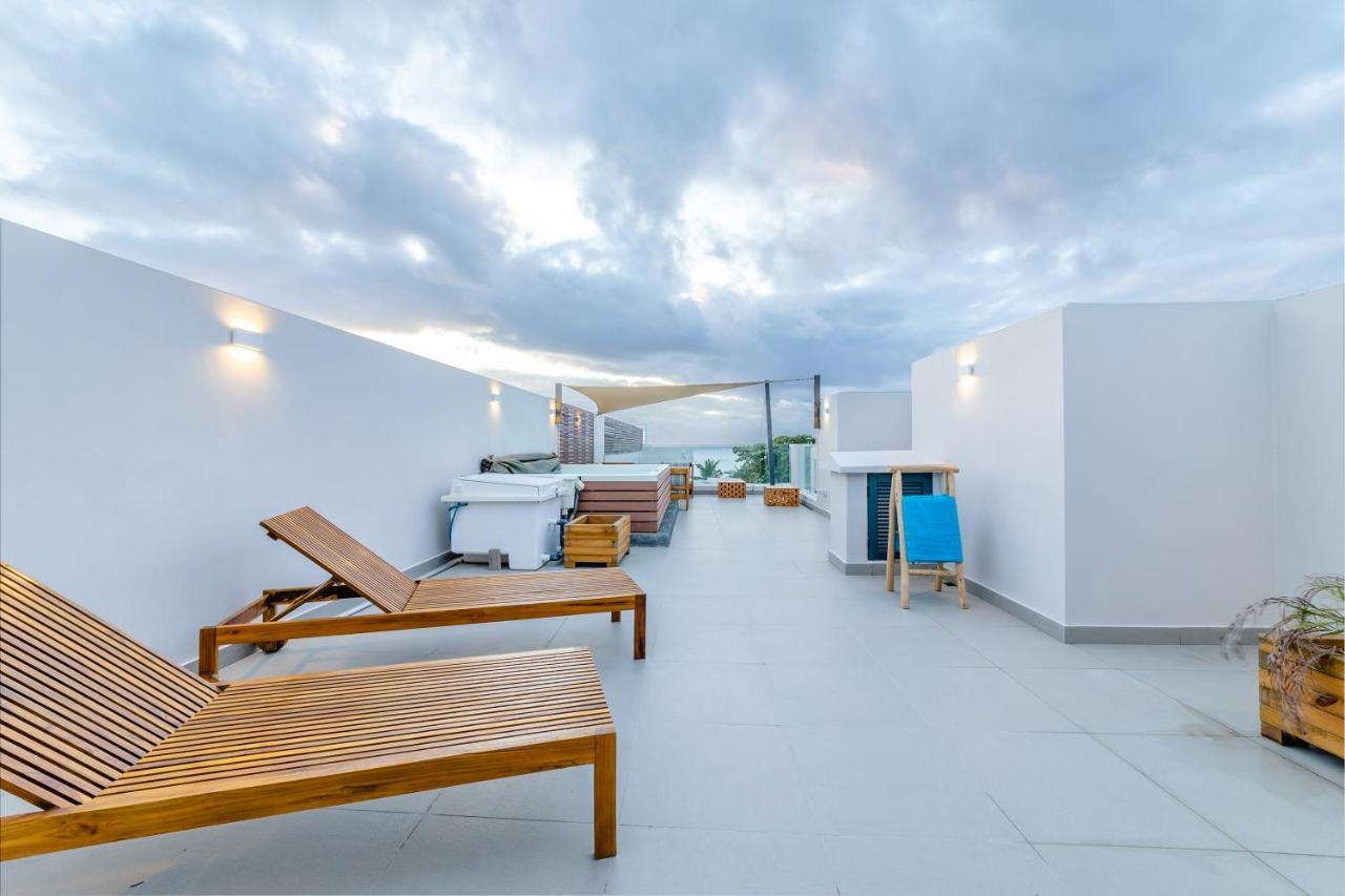 One Bay Residence Unit 15 - Penthouse With Private Roof Top, Jacuzzi And Sea View 格兰贝伊 外观 照片