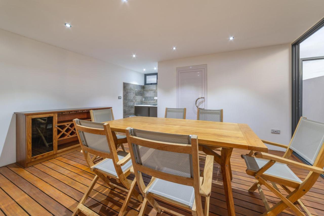One Bay Residence Unit 15 - Penthouse With Private Roof Top, Jacuzzi And Sea View 格兰贝伊 外观 照片